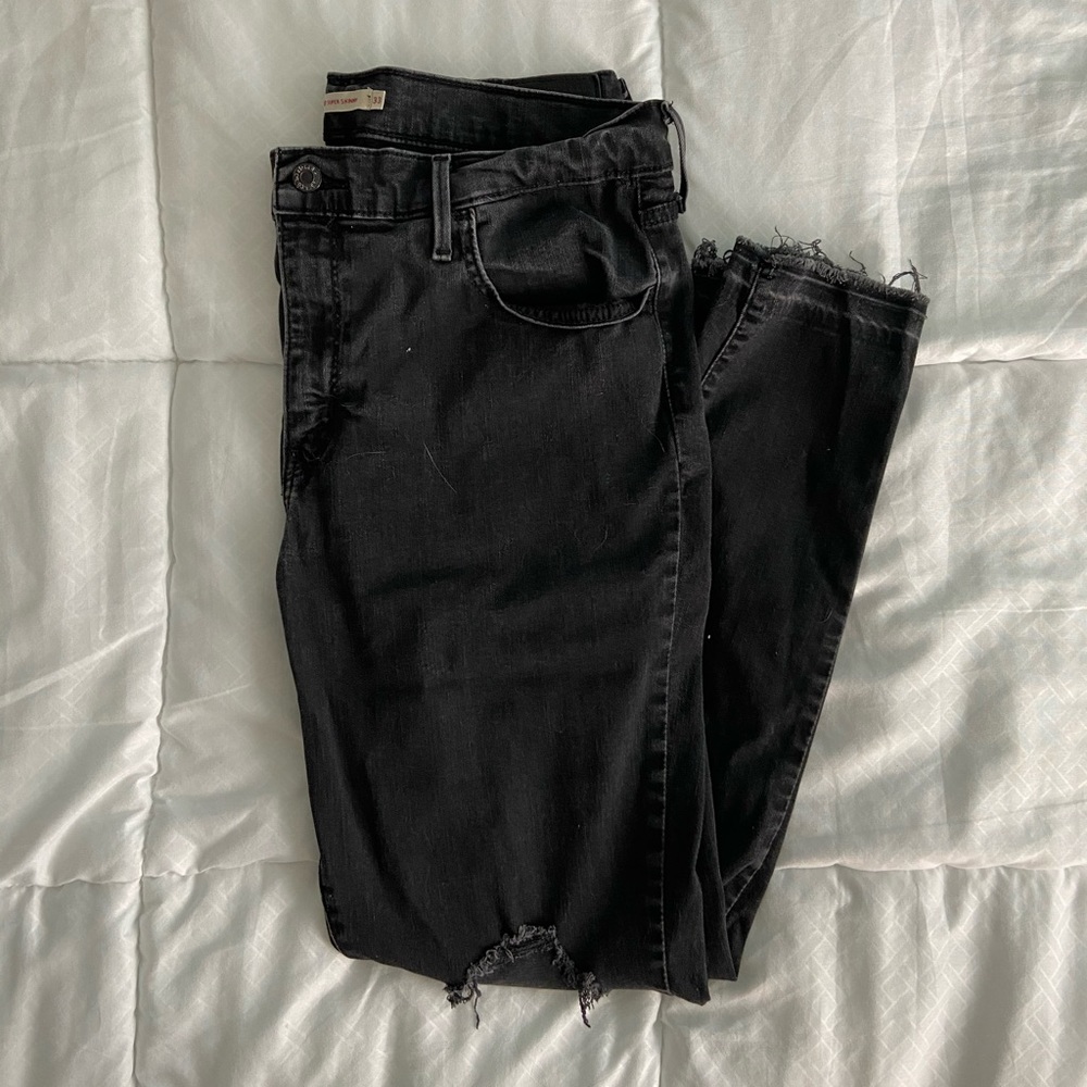 Distressed Levi’s 720 Jeans